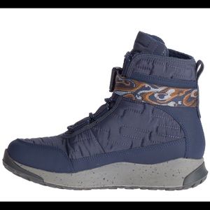 Brand new Navy Blue Borealis Chaco size 7